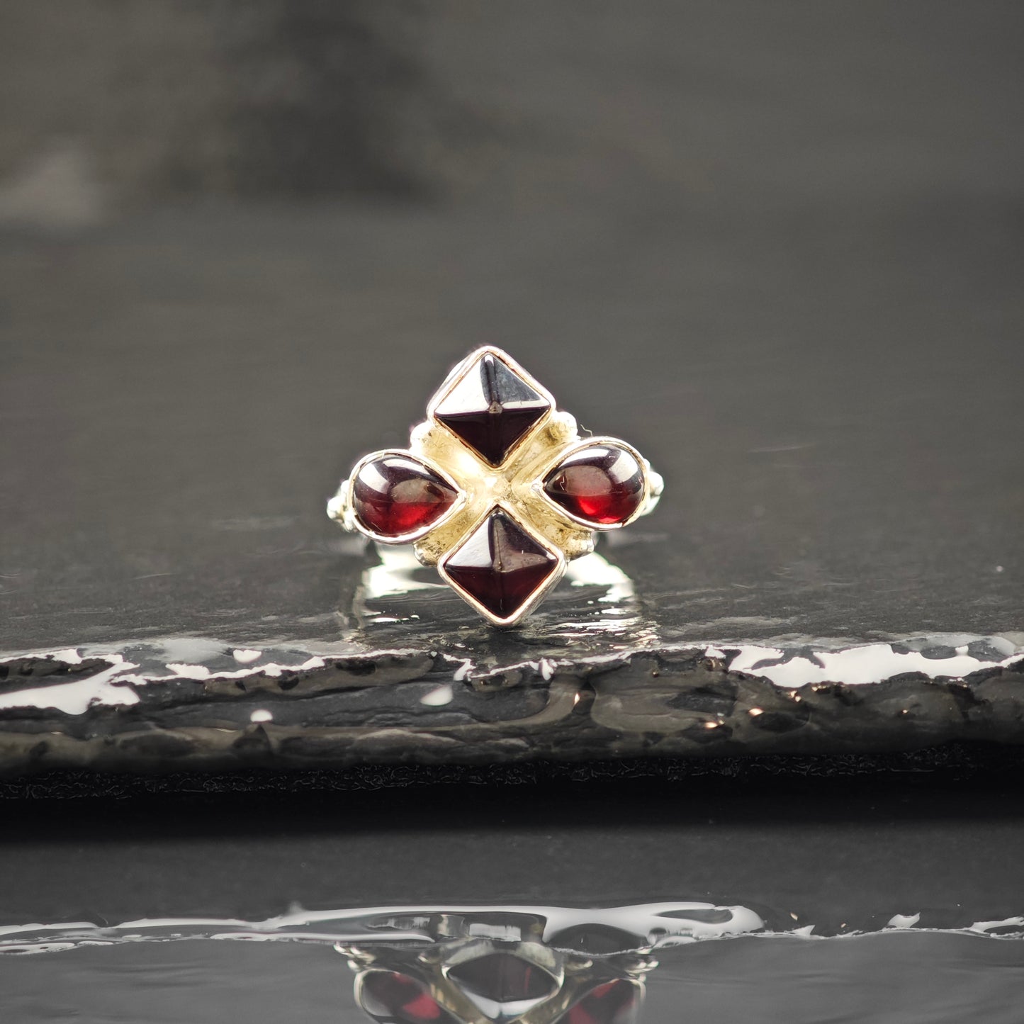 Garnet Stones Ring Sterling Silver Sz 7 R6274