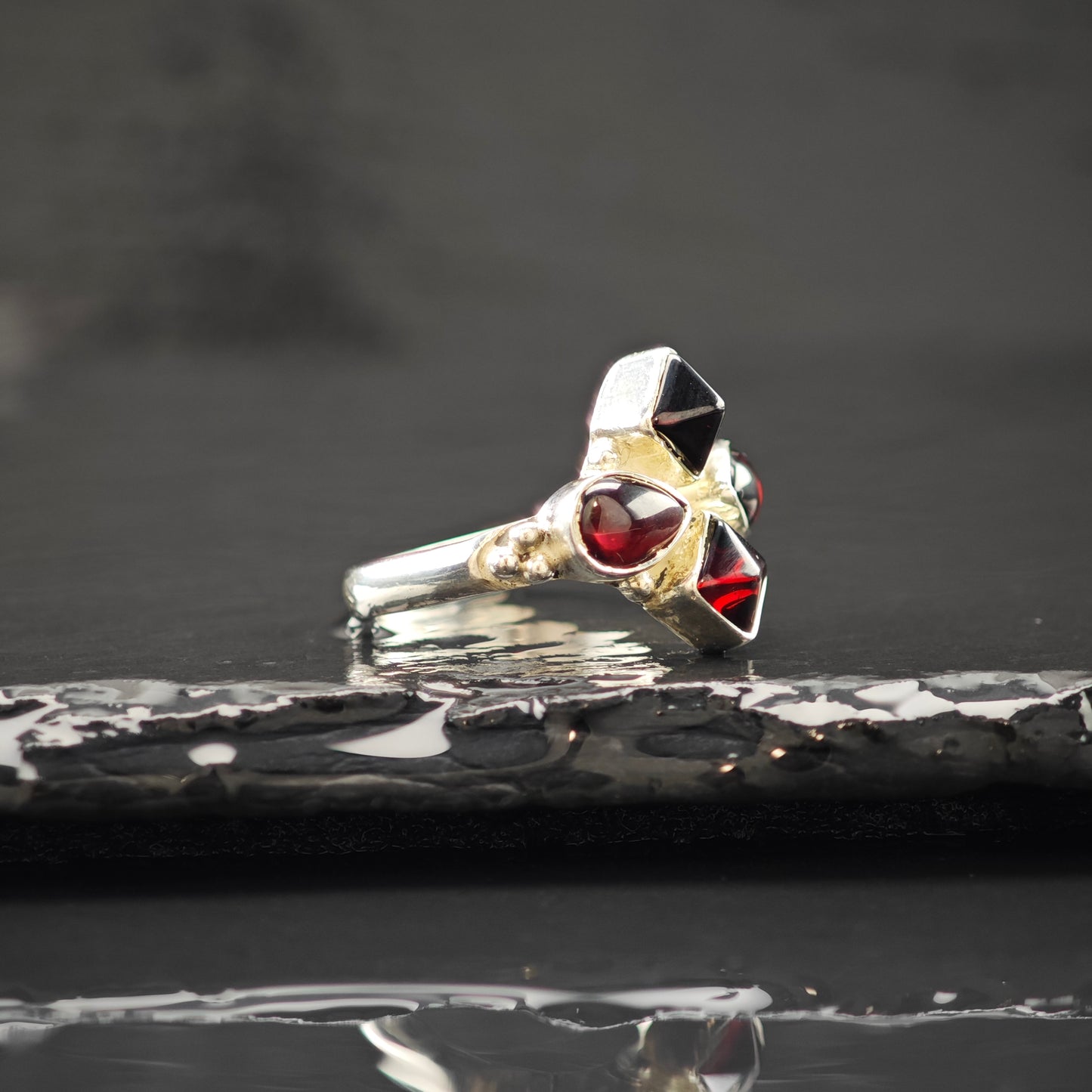 Garnet Stones Ring Sterling Silver Sz 7 R6274