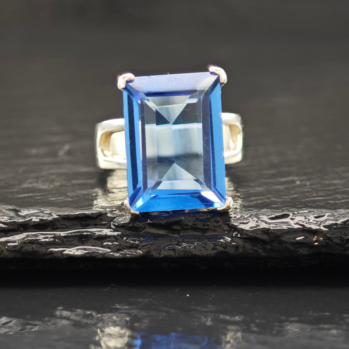Lg Blue CZ Heart Cut Out Gallery Ring Sterling Silver Sz 8 1/2 R6283