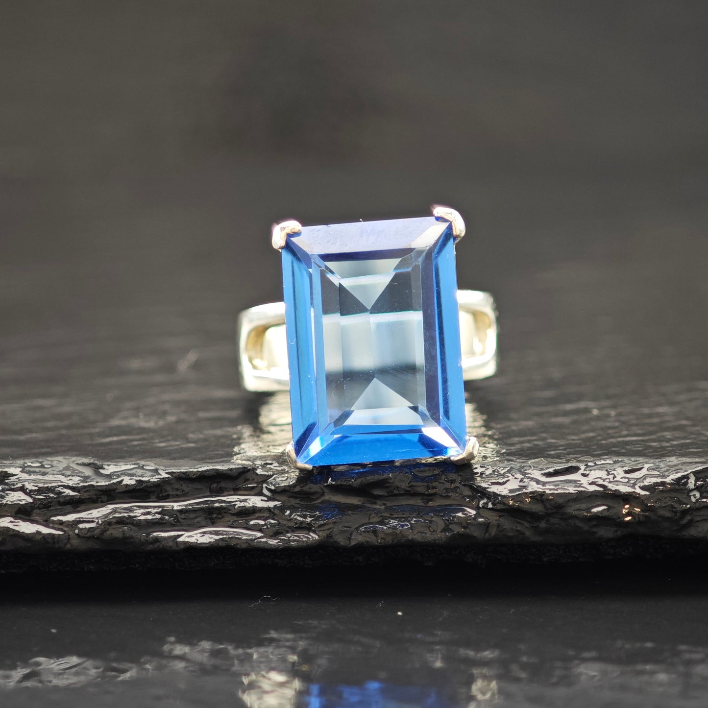 Lg Blue CZ Heart Cut Out Gallery Ring Sterling Silver Sz 8 1/2 R6283