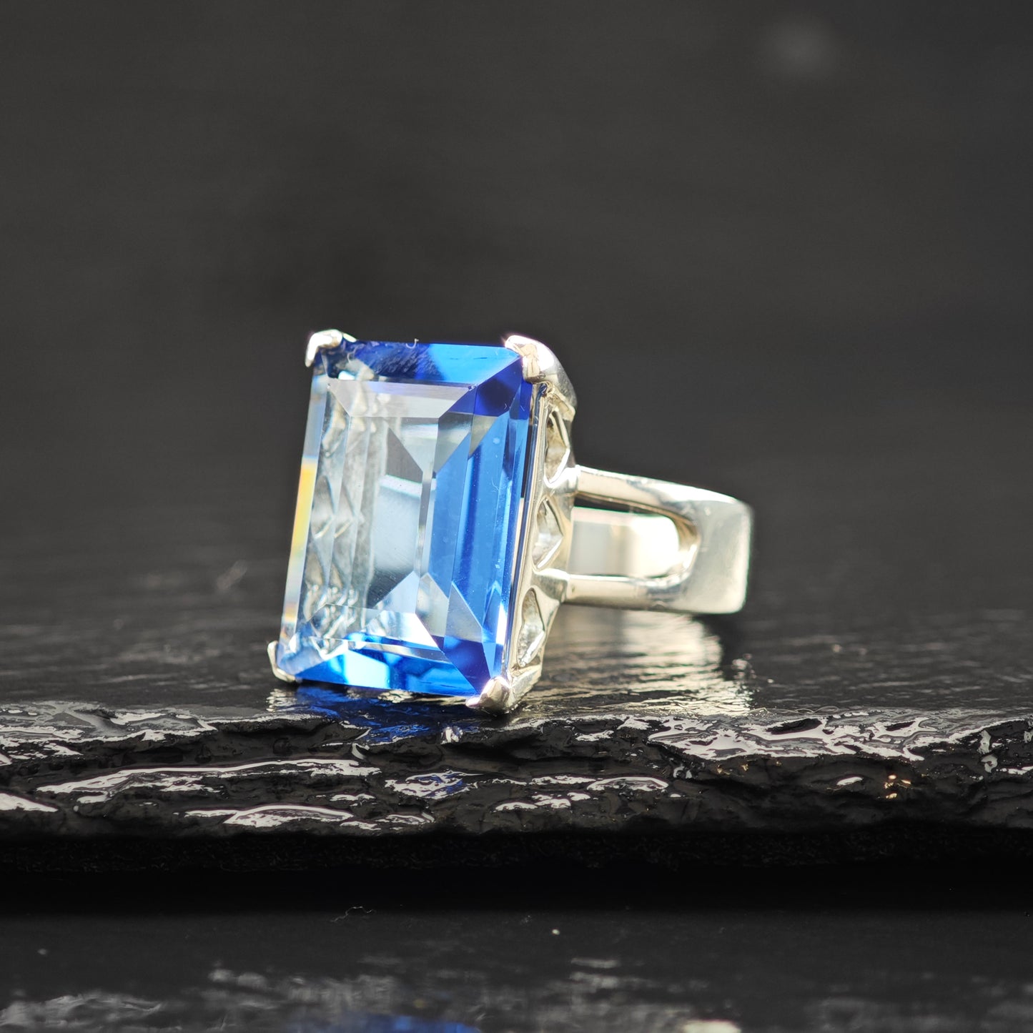 Lg Blue CZ Heart Cut Out Gallery Ring Sterling Silver Sz 8 1/2 R6283
