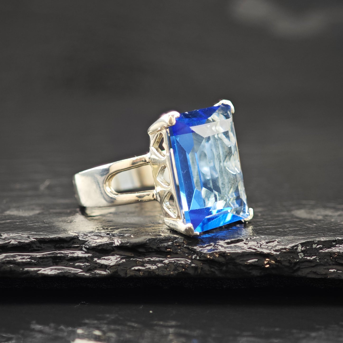 Lg Blue CZ Heart Cut Out Gallery Ring Sterling Silver Sz 8 1/2 R6283