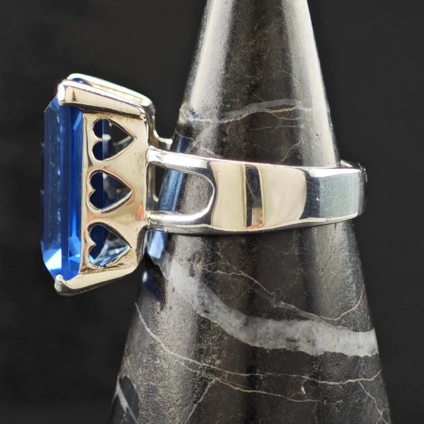 Lg Blue CZ Heart Cut Out Gallery Ring Sterling Silver Sz 8 1/2 R6283