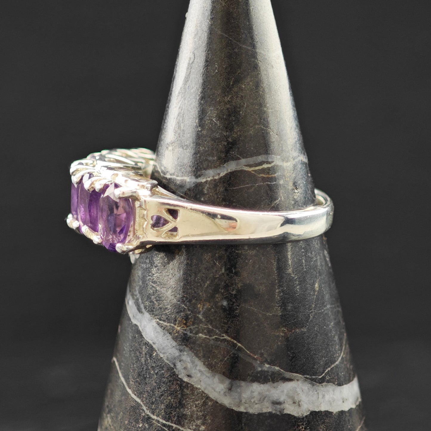 5 Stone Amethyst Ring Sterling Silver Sz 6 R6293