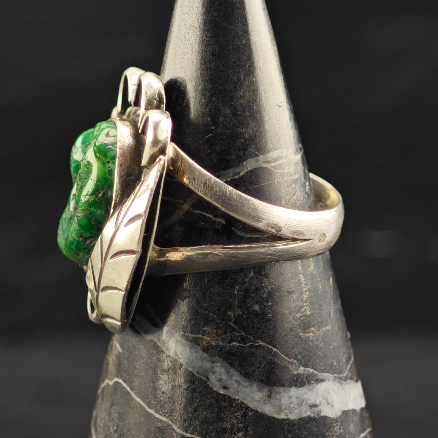 Native American Carved Green Turquoise Ring Sterling Silver 6 1/2 R6413