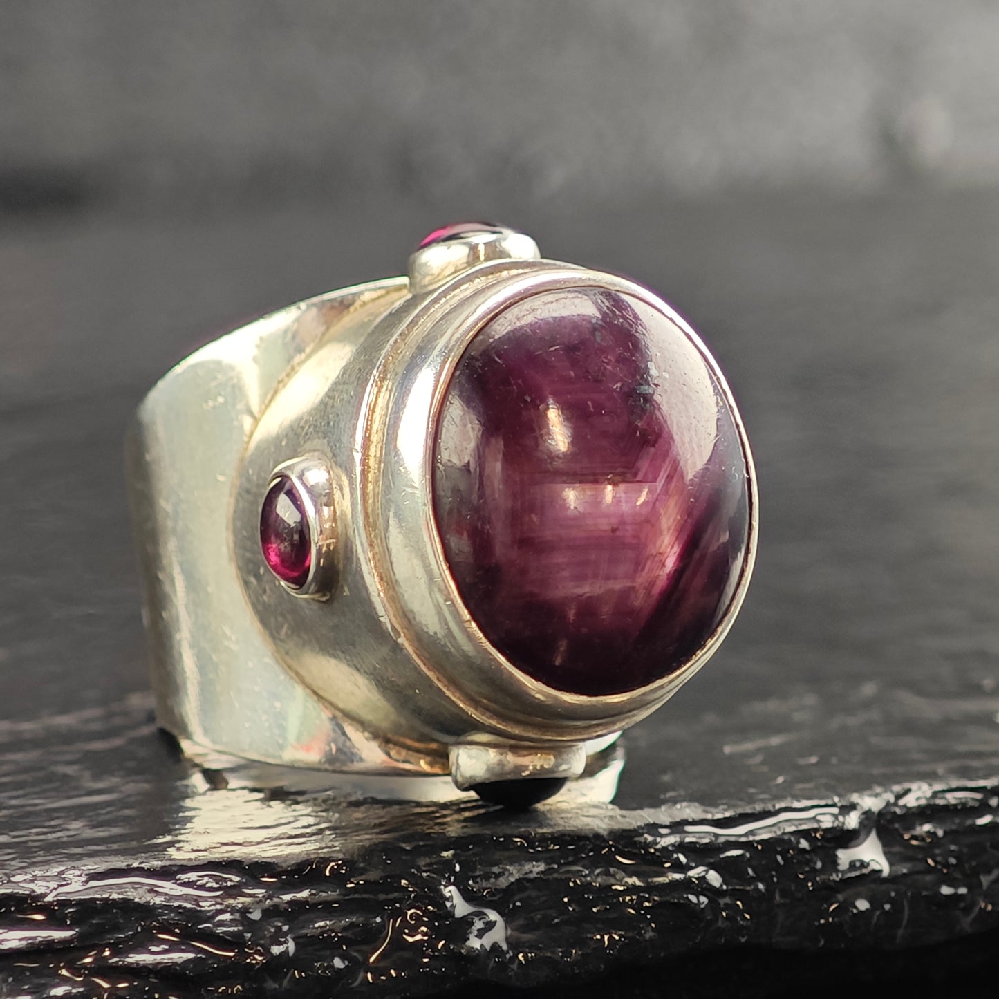 Star Ruby & Garnet Tall Bezel Sterling Silver Ring Sz 7 1/2 R6526