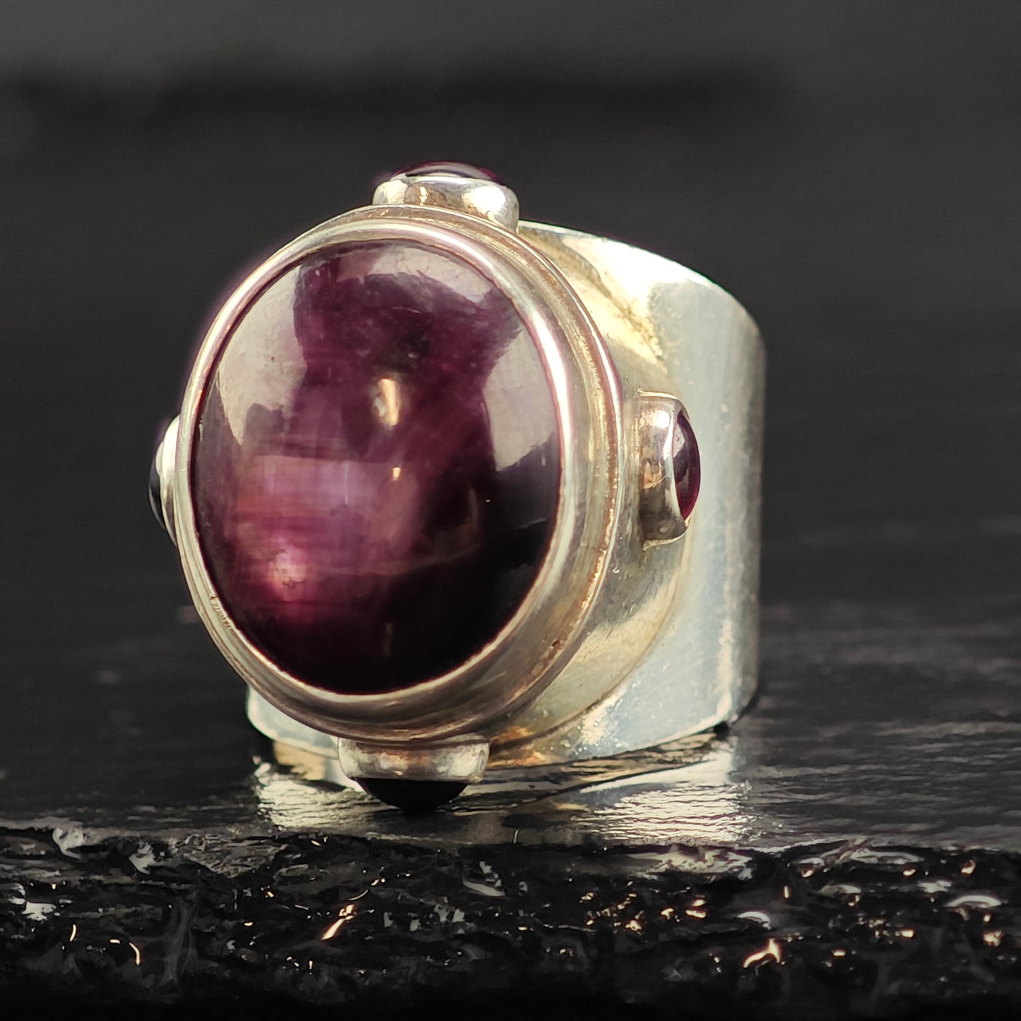 Star Ruby & Garnet Tall Bezel Sterling Silver Ring Sz 7 1/2 R6526