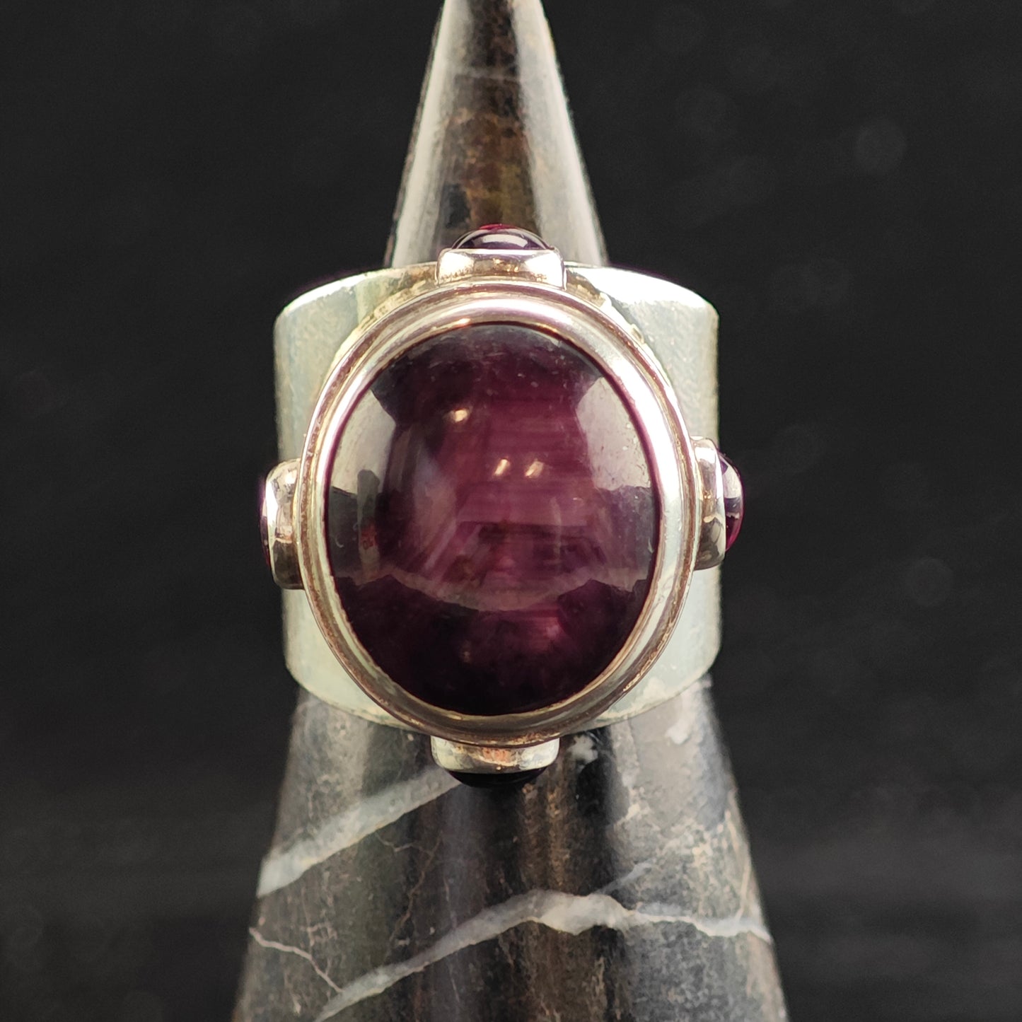 Star Ruby & Garnet Tall Bezel Sterling Silver Ring Sz 7 1/2 R6526