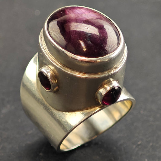 Star Ruby & Garnet Tall Bezel Sterling Silver Ring Sz 7 1/2 R6526