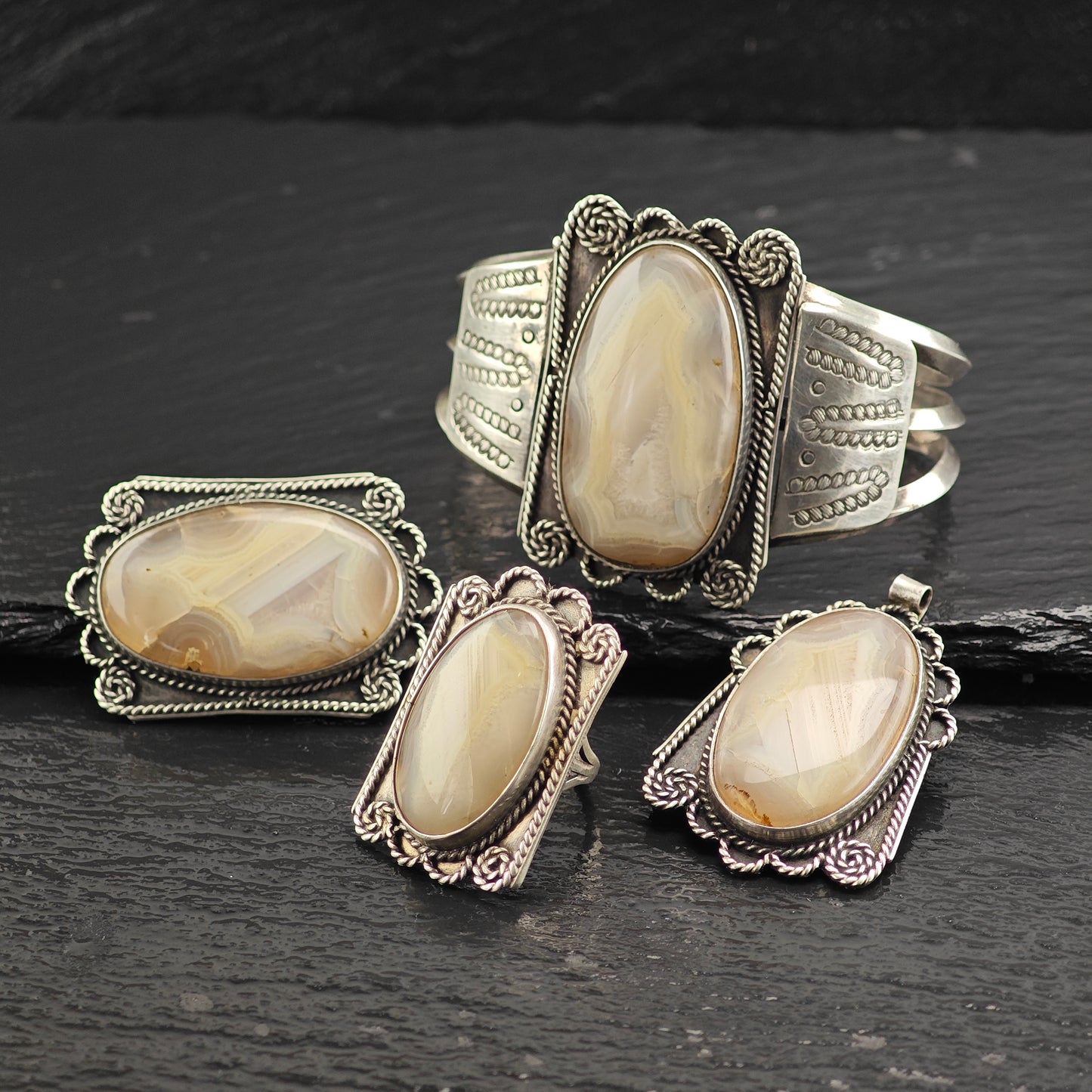 Vintage Agate Set of Native American Sterling Silver Cuff, Pendant, Brooch, and Ring Sz 6 1/4" MISC0373