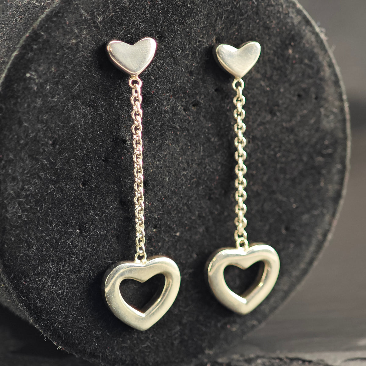Vintage Tiffany & Co. Dangle Heart Stud Sterling Silver Earrings ER3208Gra