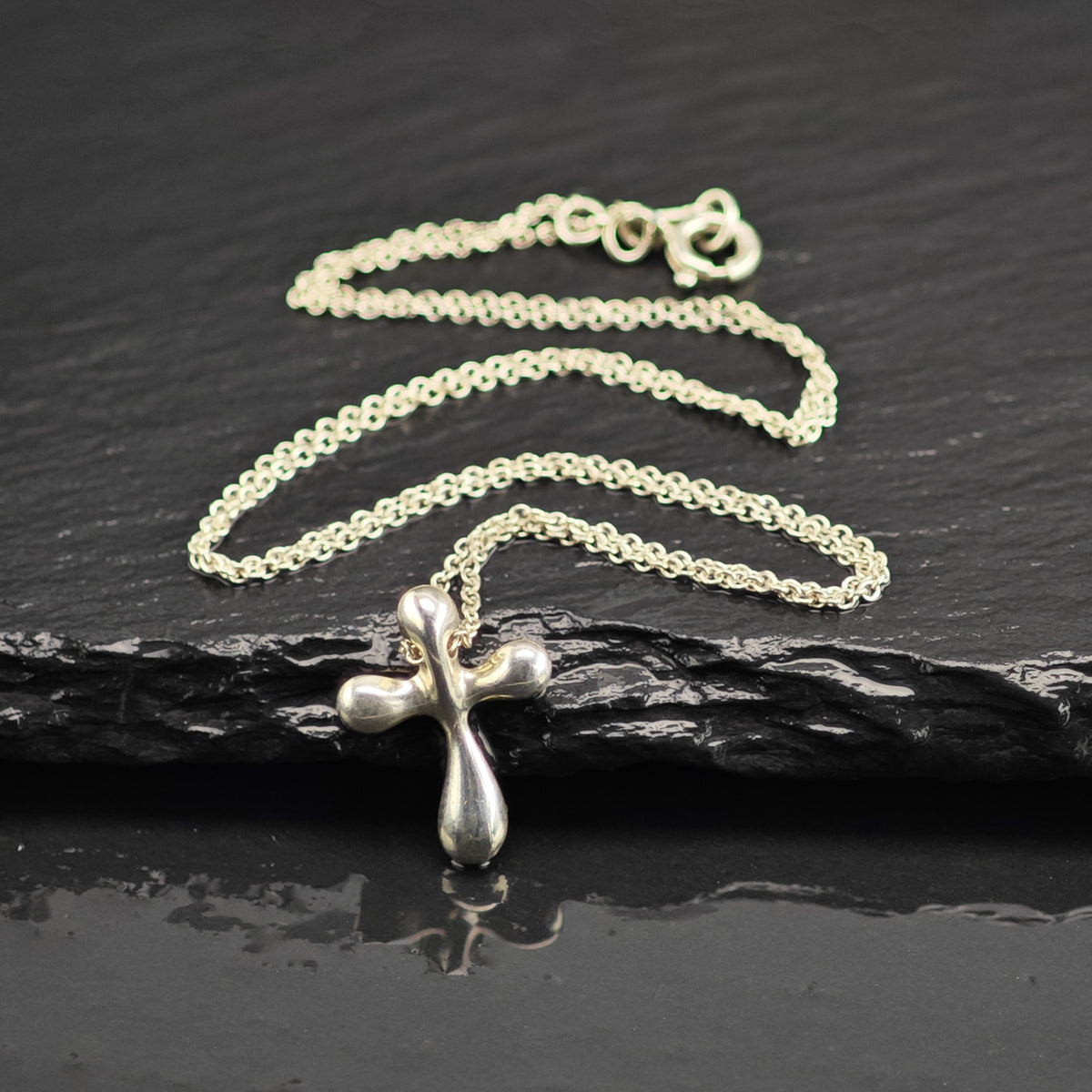 Vintage Tiffany & Co. Elsa Peretti Puff Cross Sterling Silver Necklace N2800