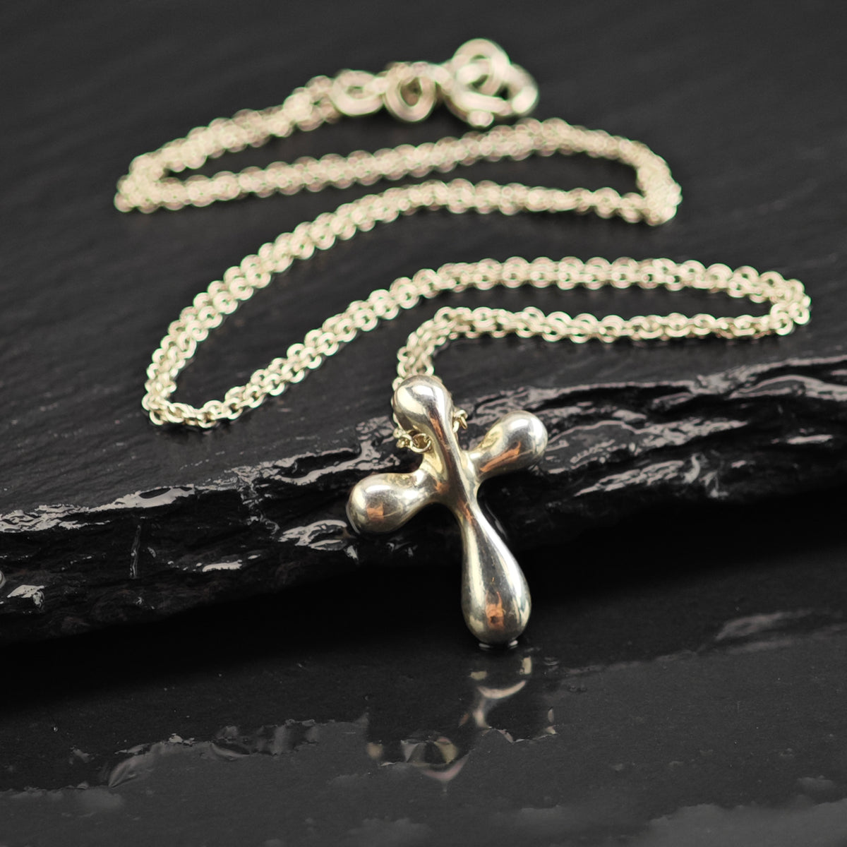 Vintage Tiffany & Co. Elsa Peretti Puff Cross Sterling Silver Necklace N2800
