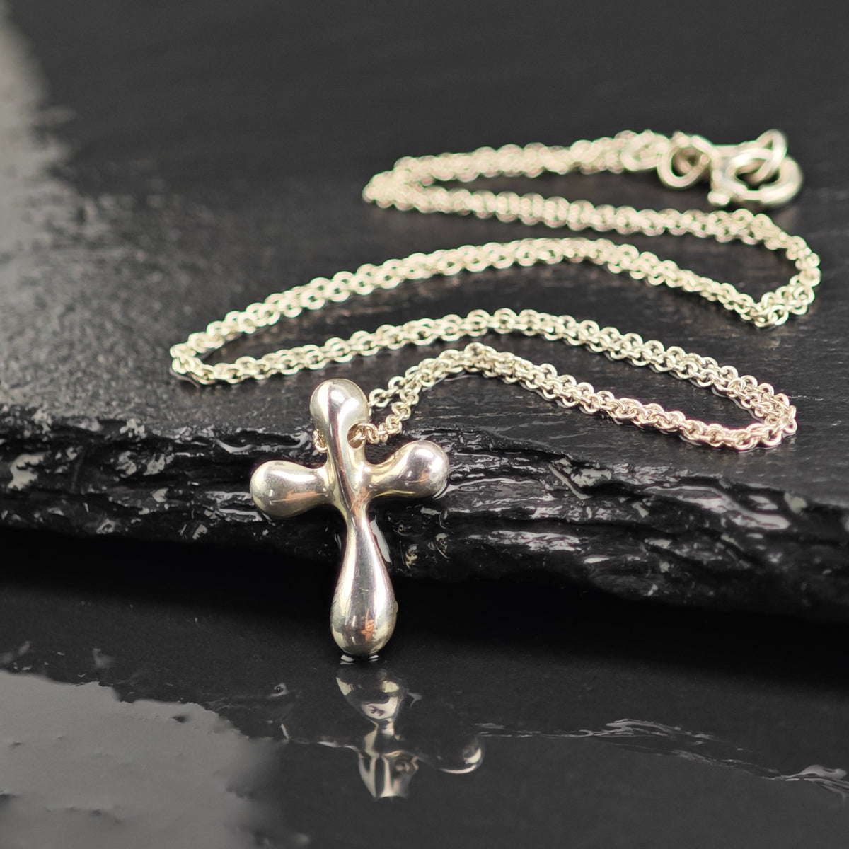 Vintage Tiffany & Co. Elsa Peretti Puff Cross Sterling Silver Necklace N2800