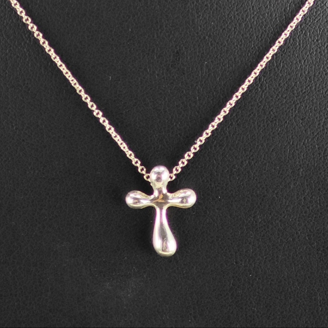Vintage Tiffany & Co. Elsa Peretti Puff Cross Sterling Silver Necklace N2800
