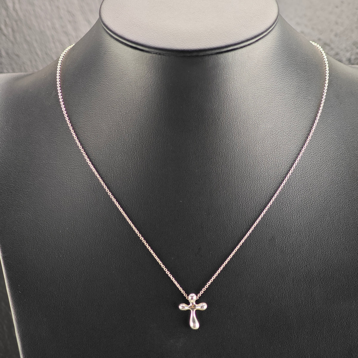 Vintage Tiffany & Co. Elsa Peretti Puff Cross Sterling Silver Necklace N2800