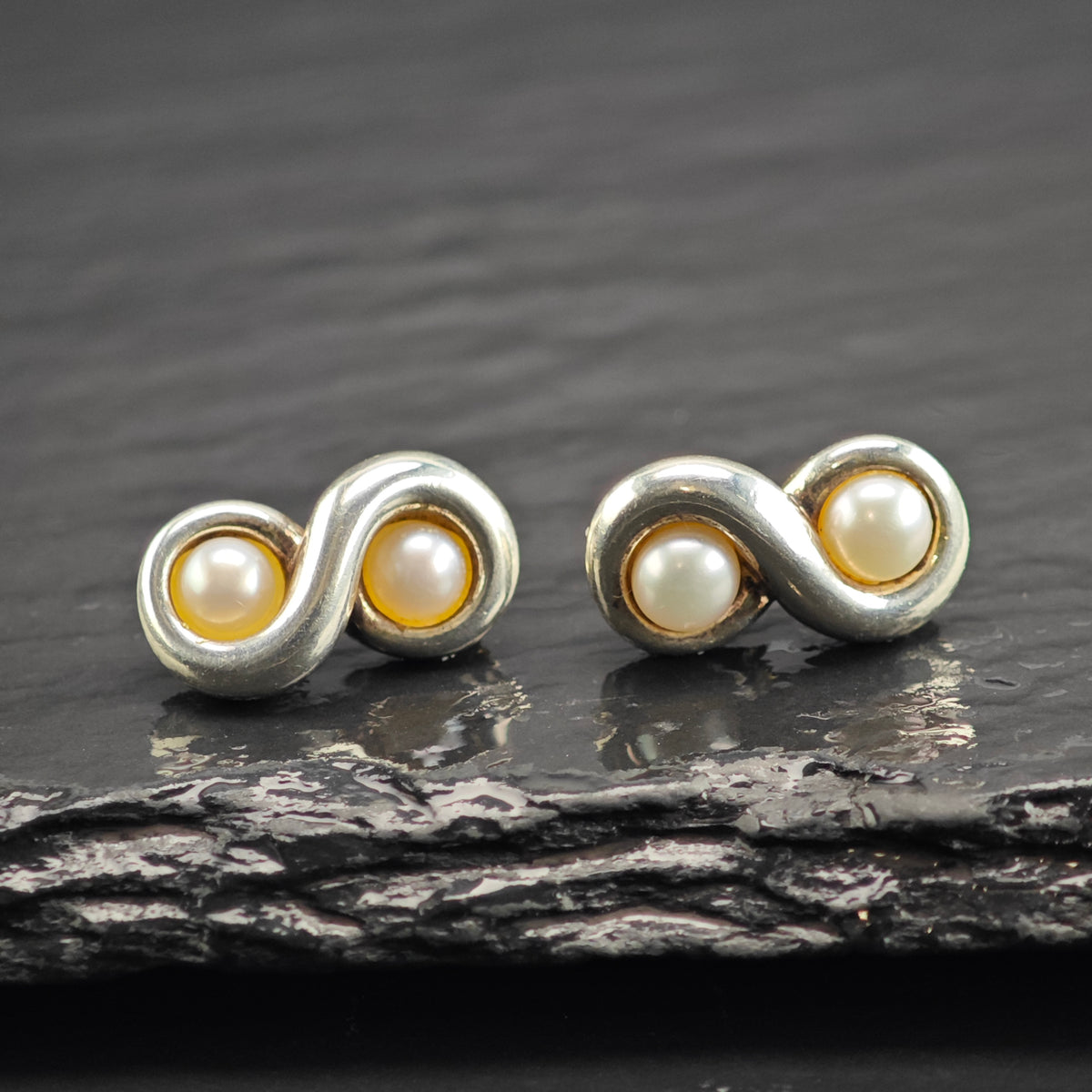 Vintage Tiffany & Co White Pearl Infinity Design Sterling Silver Stud Earrings ER3231