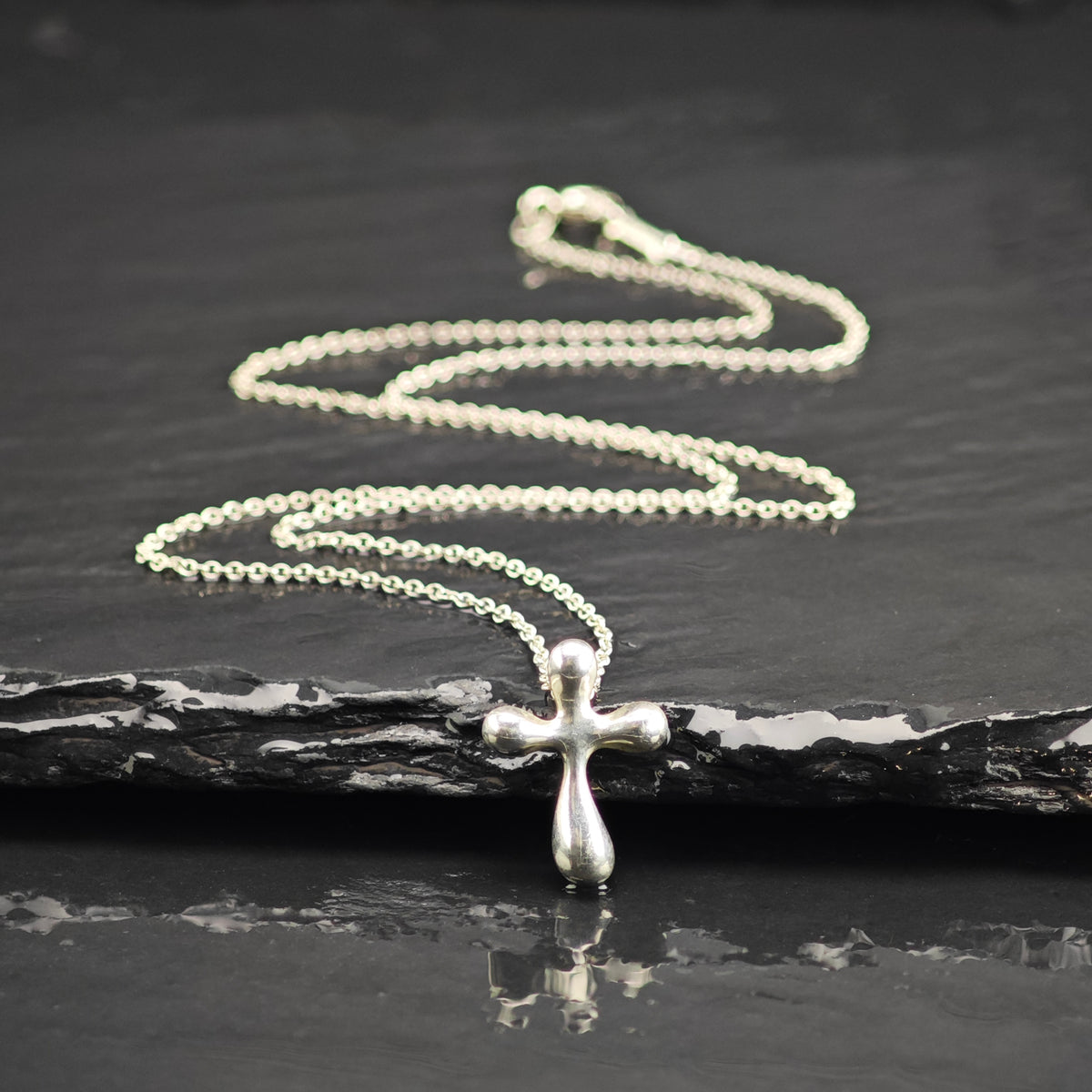 Vintage Tiffany & Co. Elsa Peretti Puff Cross Sterling Silver Necklace N2800