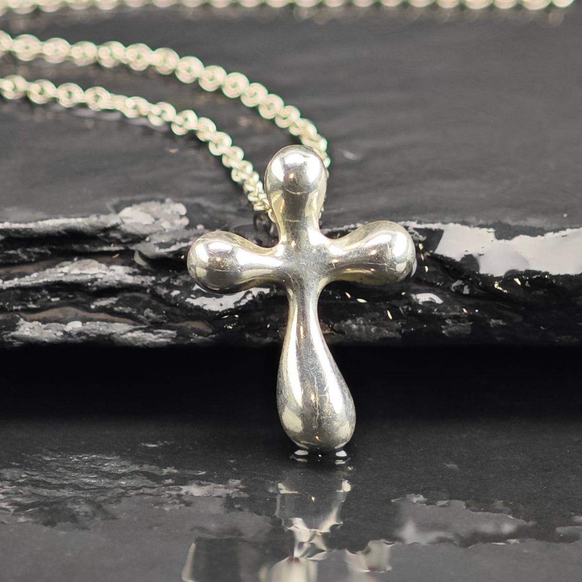 Vintage Tiffany & Co. Elsa Peretti Puff Cross Sterling Silver Necklace N2800