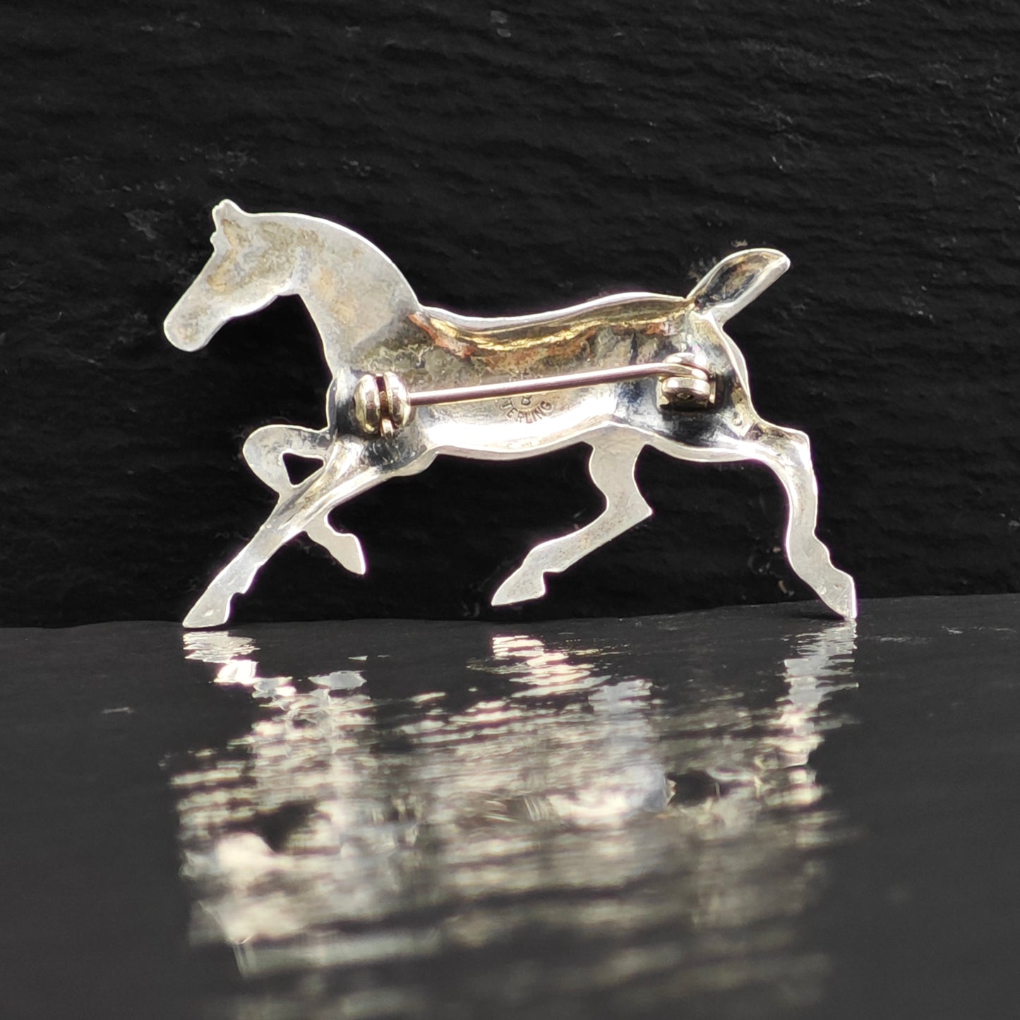 Beau Horse Brooch Sterling Silver B2160