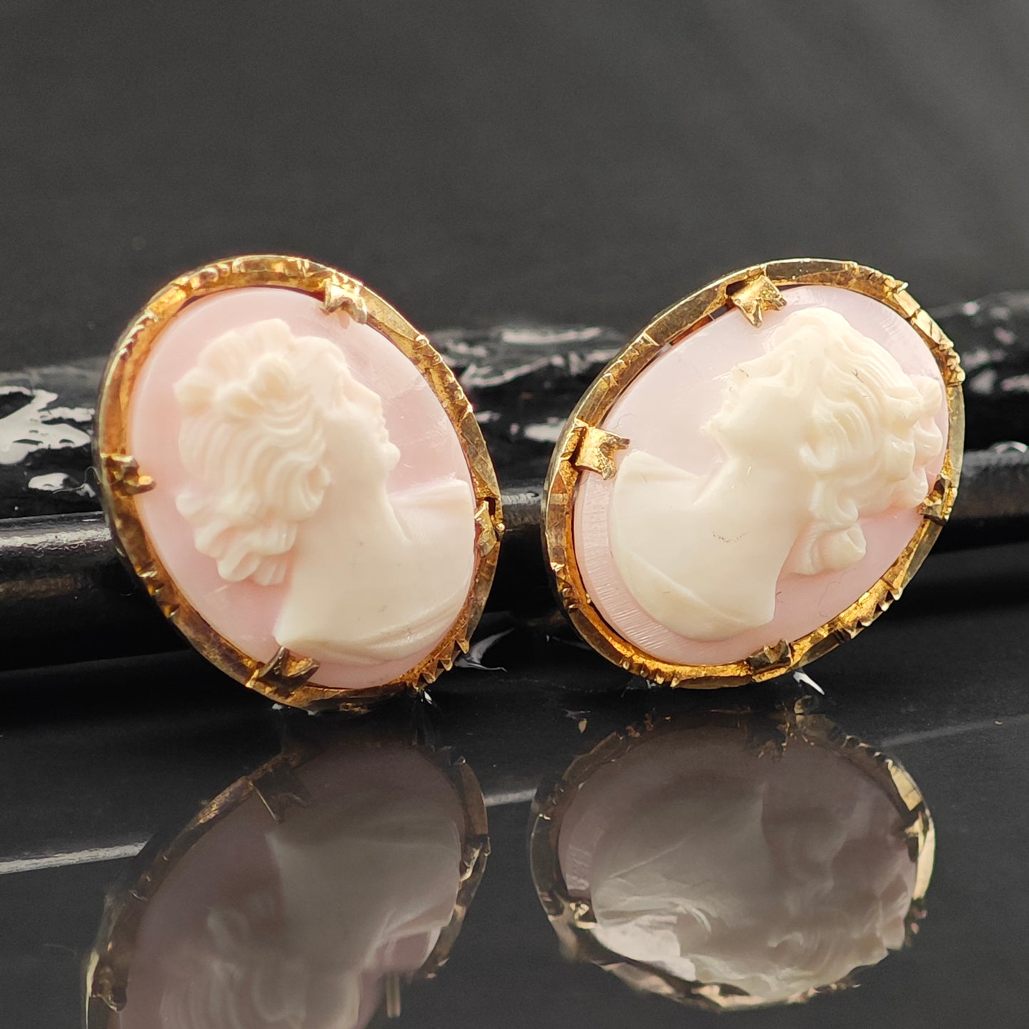 Vintage Cameo Carved Gold Plated Sterling Silver Screw Back Earrings ER3036
