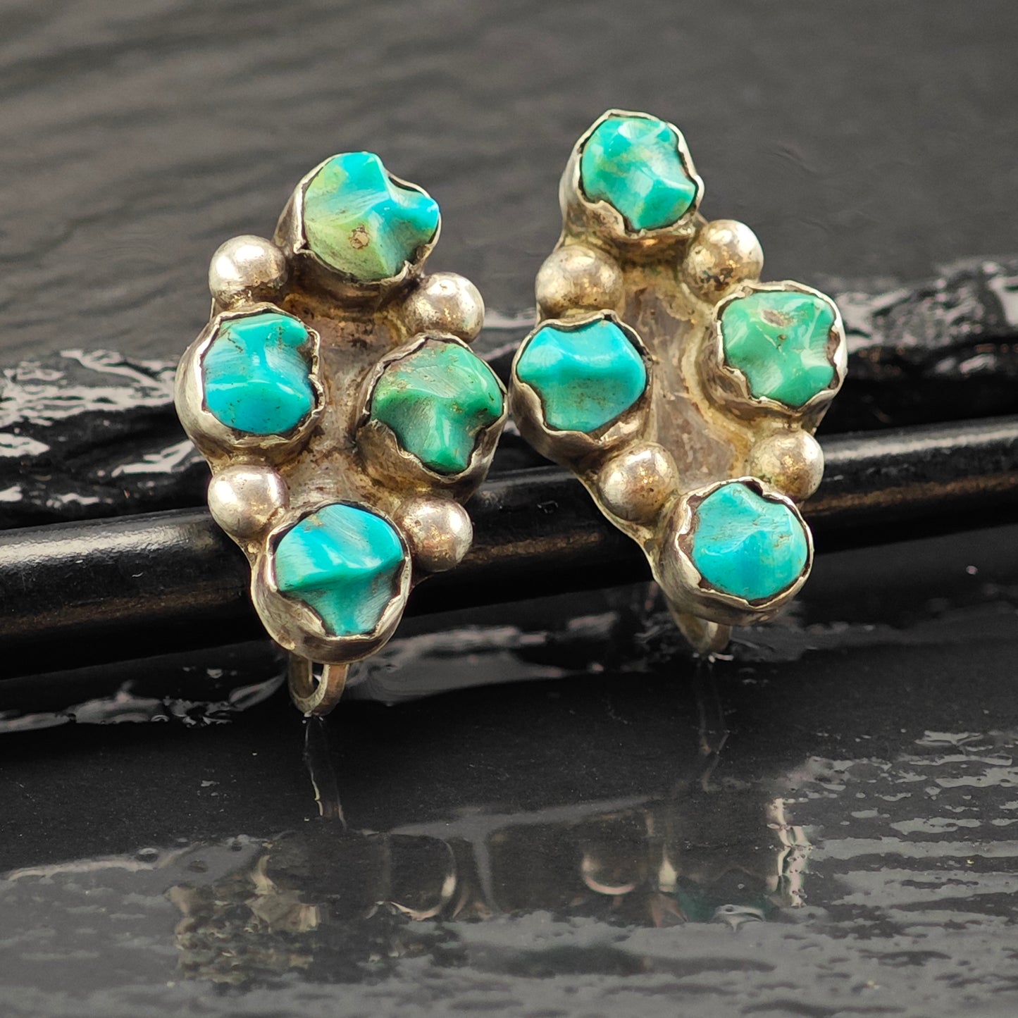 Vintage Native American Turquoise Carved Sterling Silver Screwback Earrings ER3003