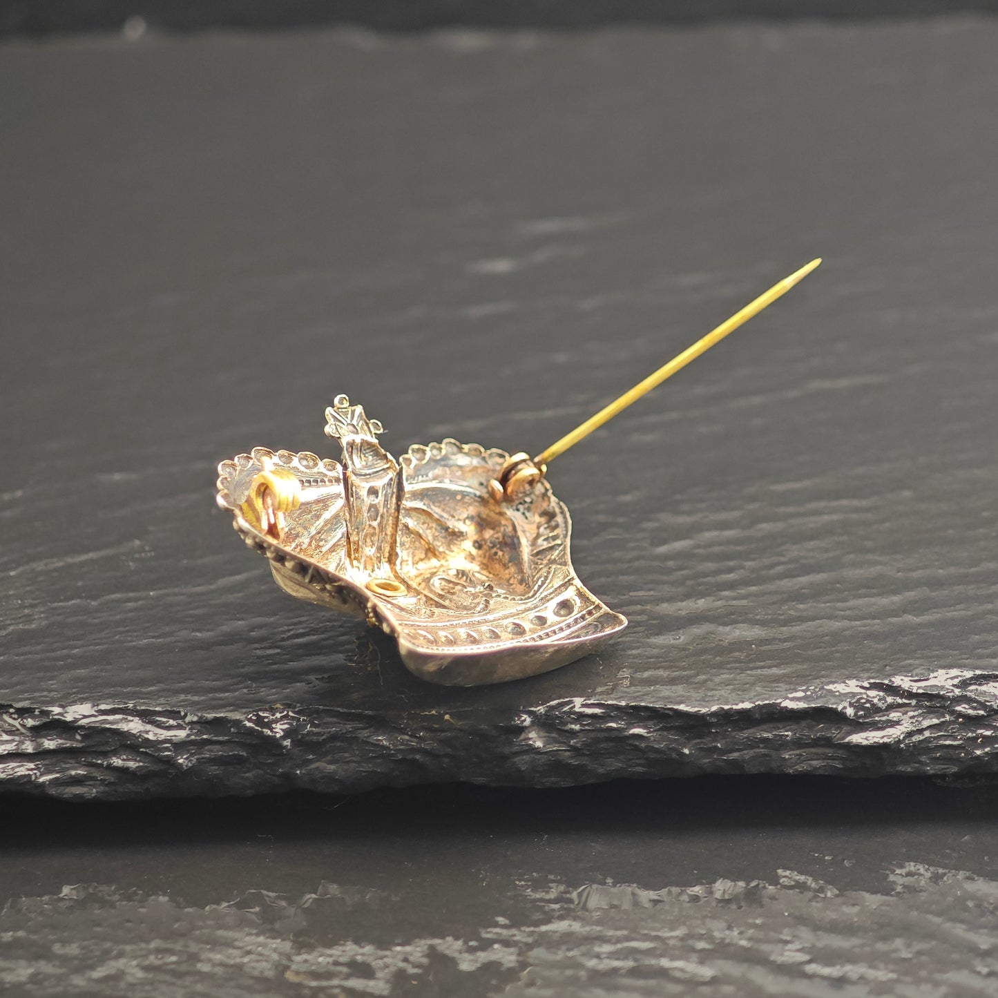 1950's Gold Plated Crown Sterling Silver Brooch B2184