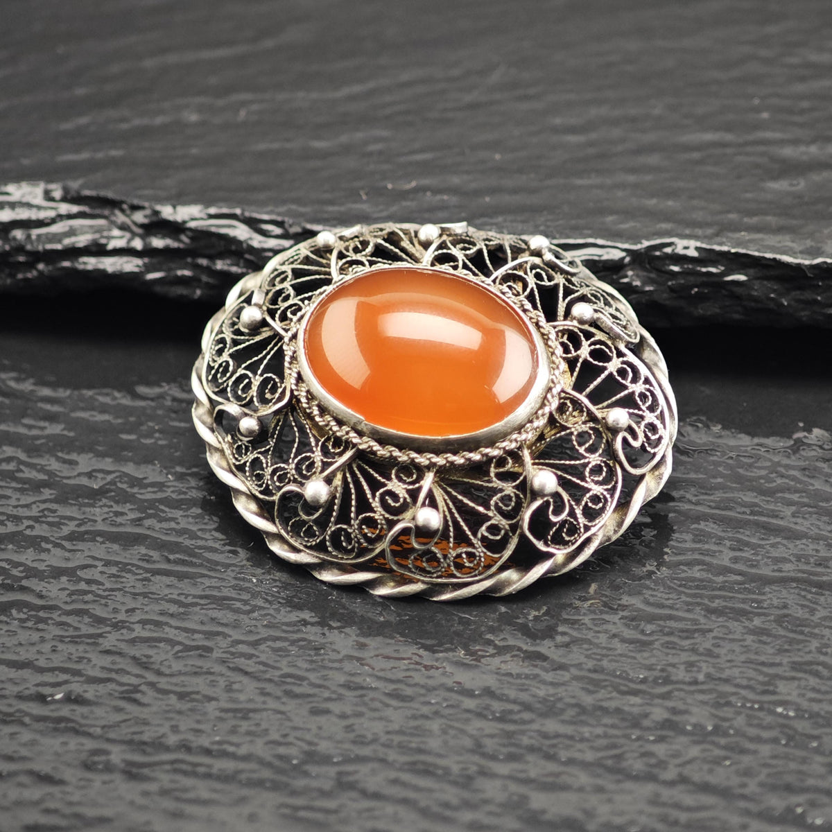 Finland 1970 Carnelian Cabochon, Filigree Sterling Silver Brooch B2264