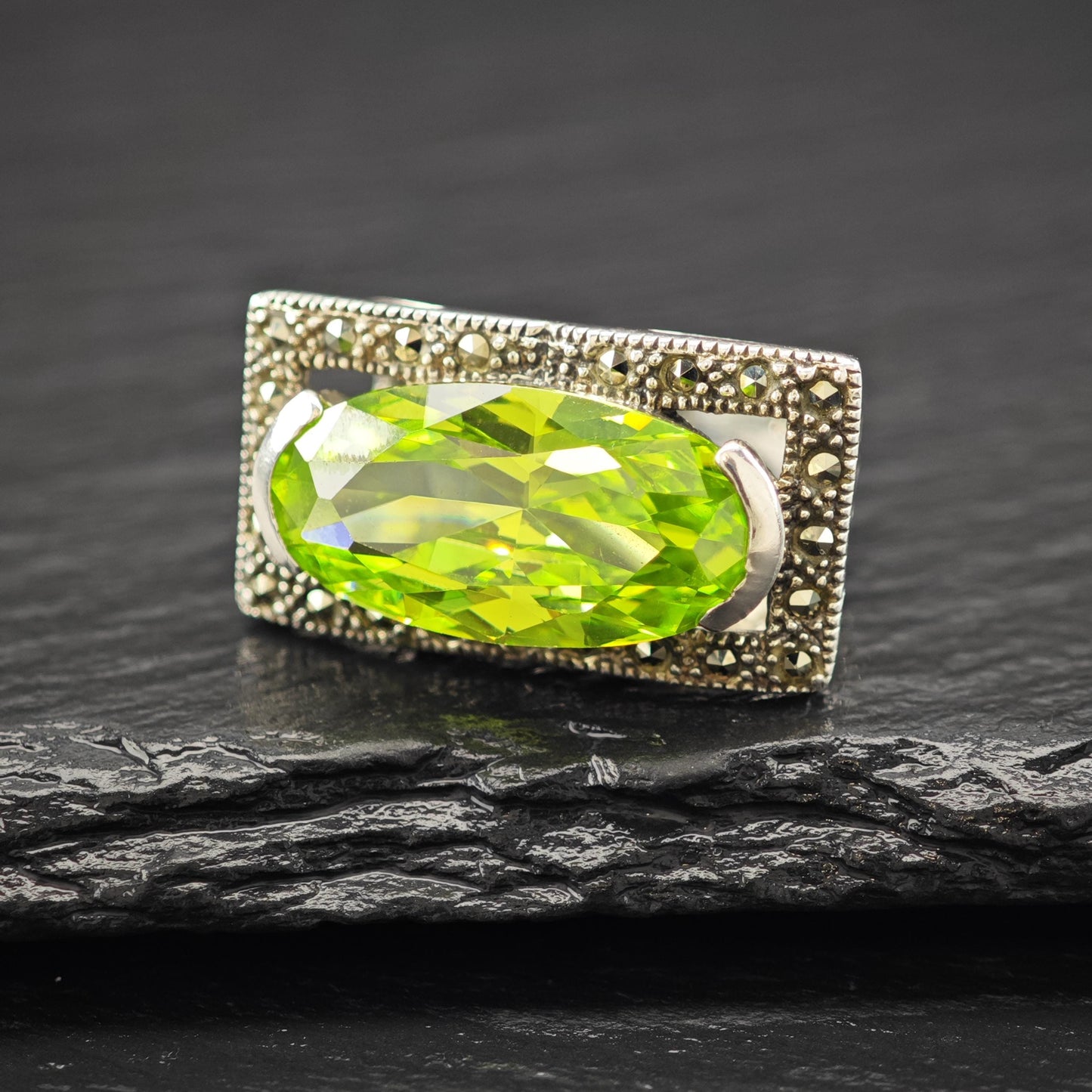 Green Gemstone Sterling Silver Ring Size 6 1/4 R6106