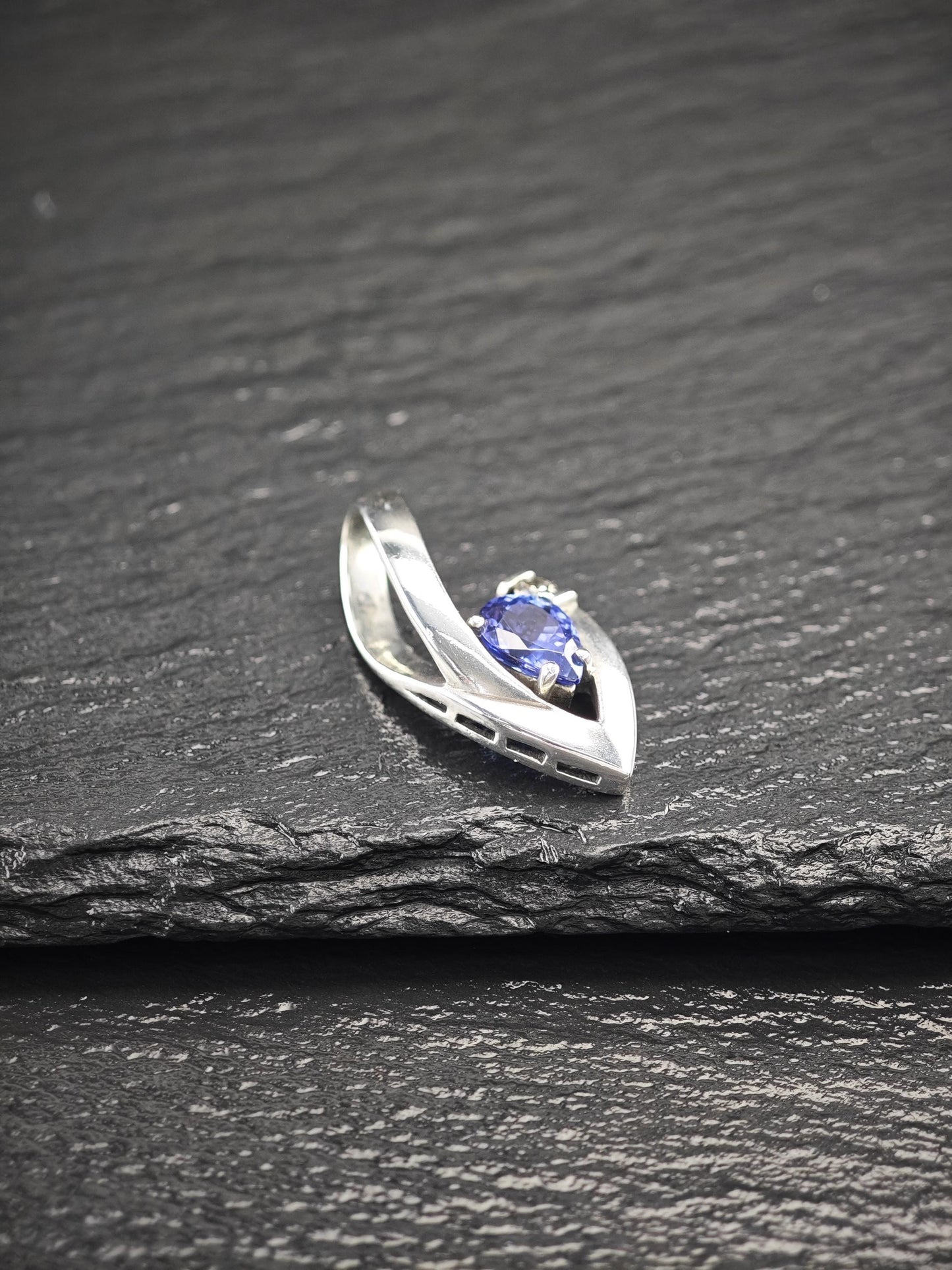 Scott Kay 1.88ct Tanzanite, Diamond Pendant Sterling Silver P2721