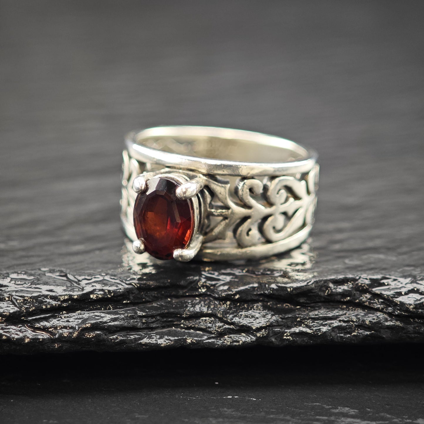 James Avery Filigree Garnet Ring Sterling Silver Sz 6 1/2