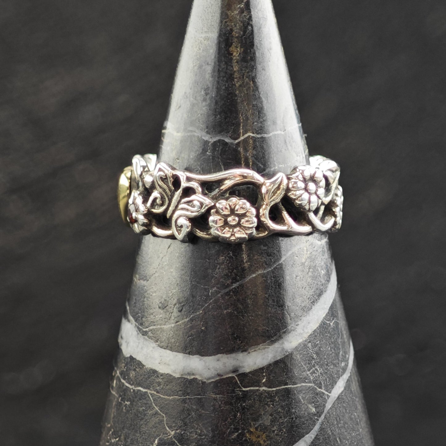 14K Gold Heart & Ruby Detailed Band Sterling Silver Ring Sz 7 R6592