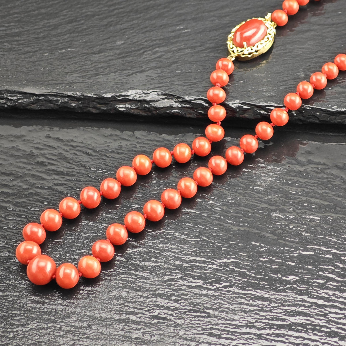 Graduated Coral Beads 18K Gold Clasp Beaded Necklace N2773