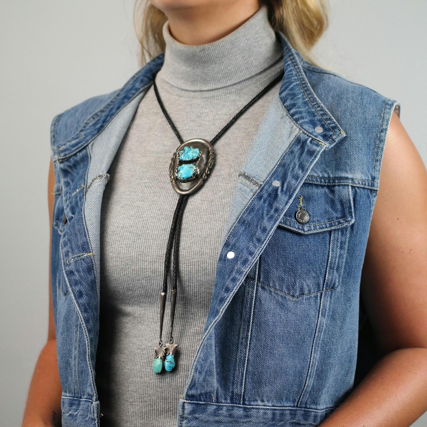 Vintage Turquoise, Zuni Robert & Bernice Leekya Sterling Silver Bolo Tie Necklace N2768