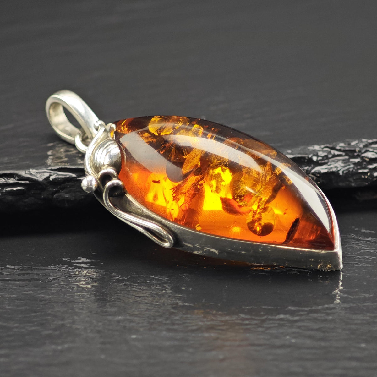 Amber Leaf Detailing Sterling Silver Pendant P3088