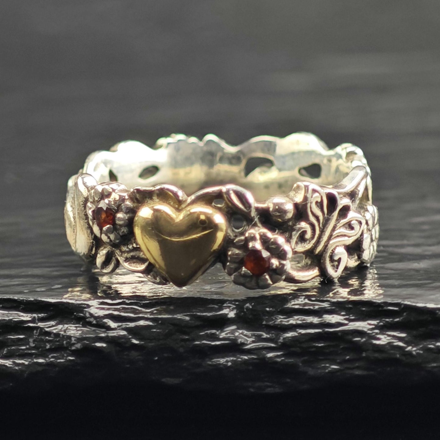 14K Gold Heart & Ruby Detailed Band Sterling Silver Ring Sz 7 R6592