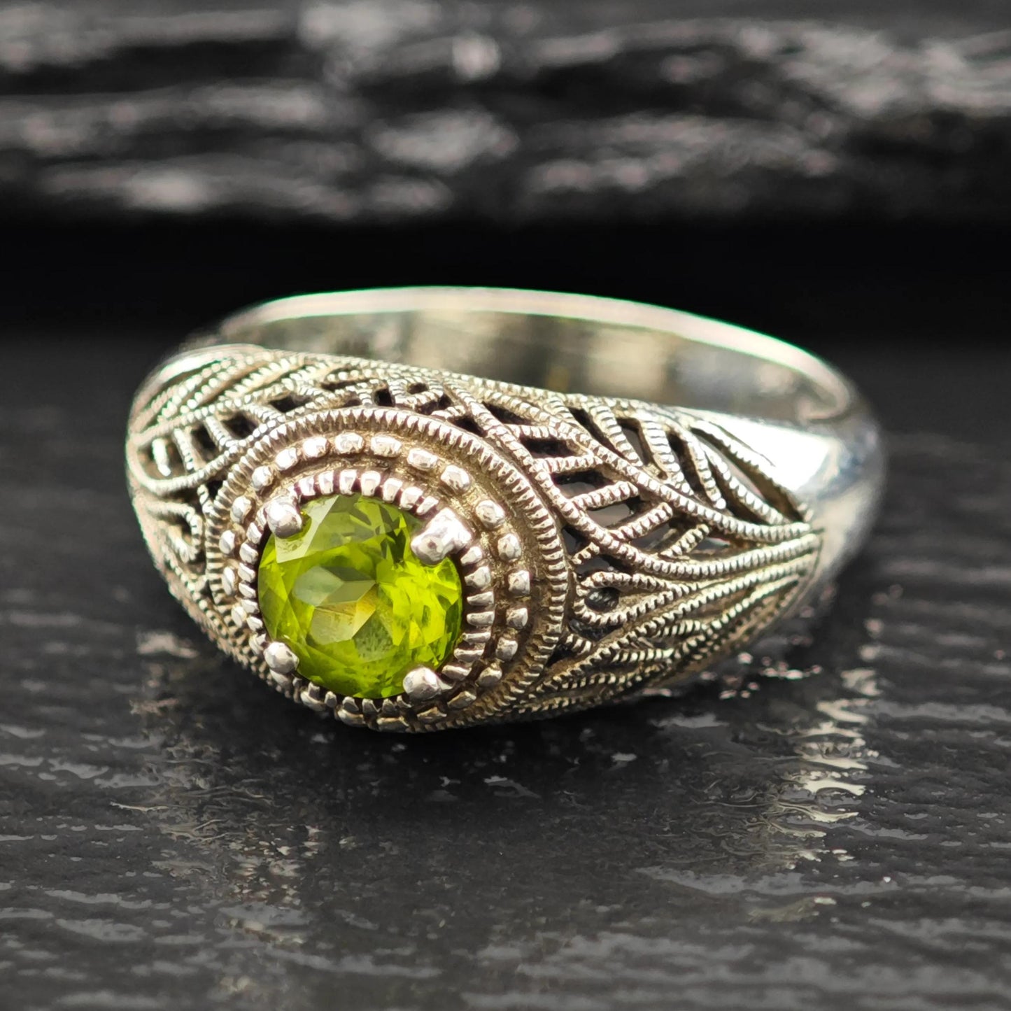 Sterling Silver Ring Green Peridot Gemstone Size 9 R6054