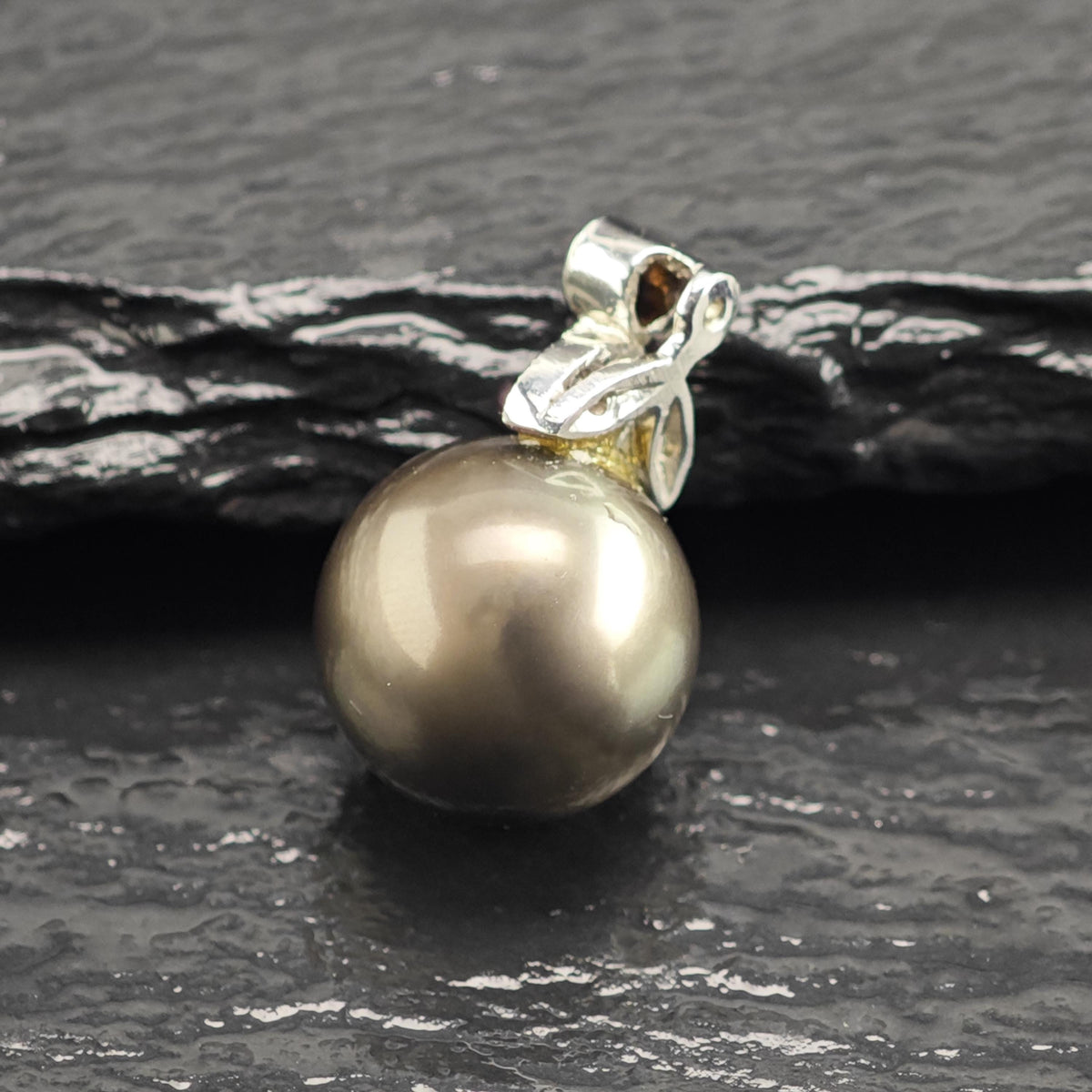 11mm Tahitian Pearl Diamond, 14K White Gold Pendant P3110