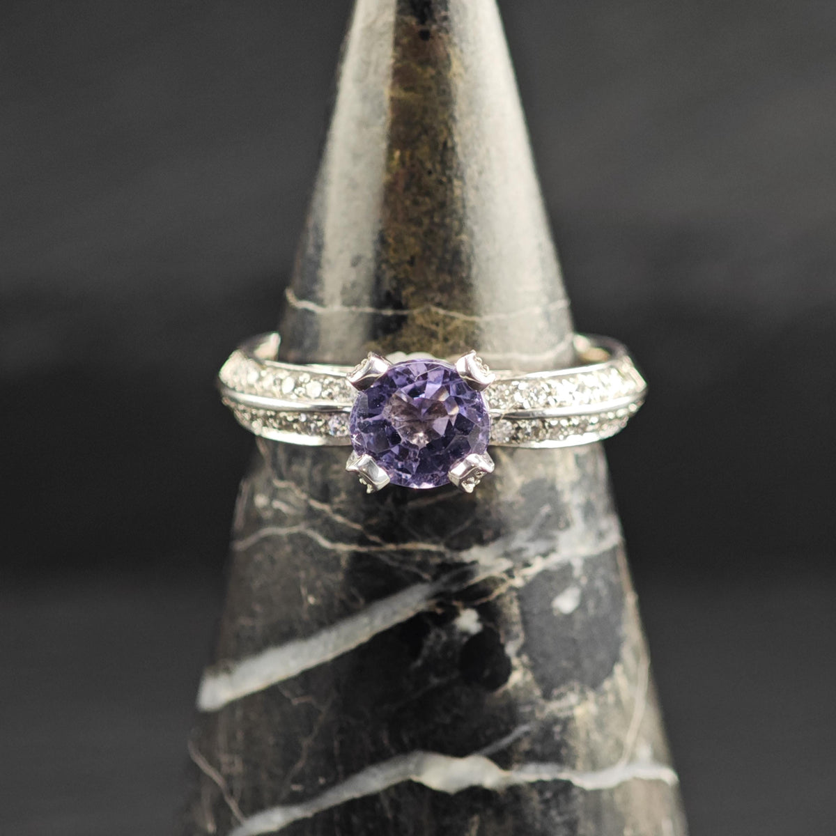 Vintage Designer Purple Sapphire & Diamond 18K White Gold Ring Sz 6 1/2 R6764