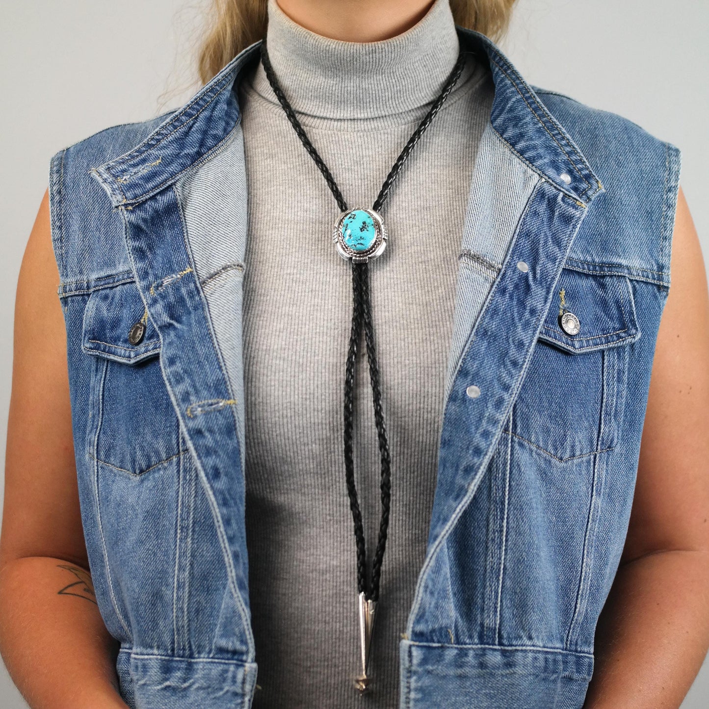 Vintage Native American Sterling Silver Sleeping Beauty Turquoise Bolo Tie Necklace N2745