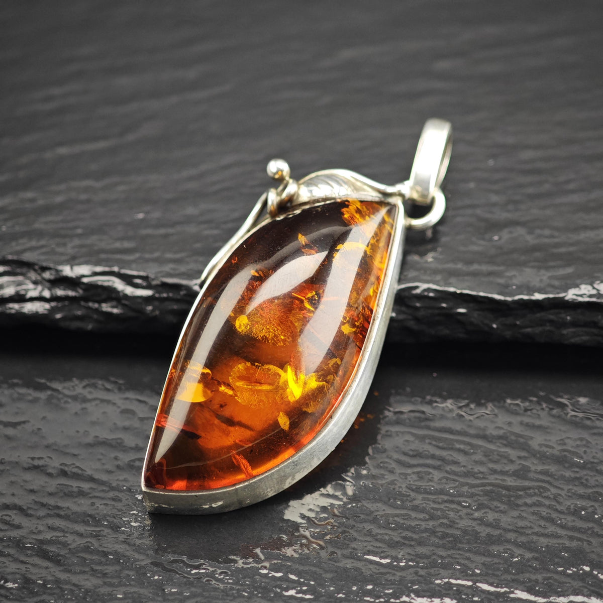 Amber Leaf Detailing Sterling Silver Pendant P3088