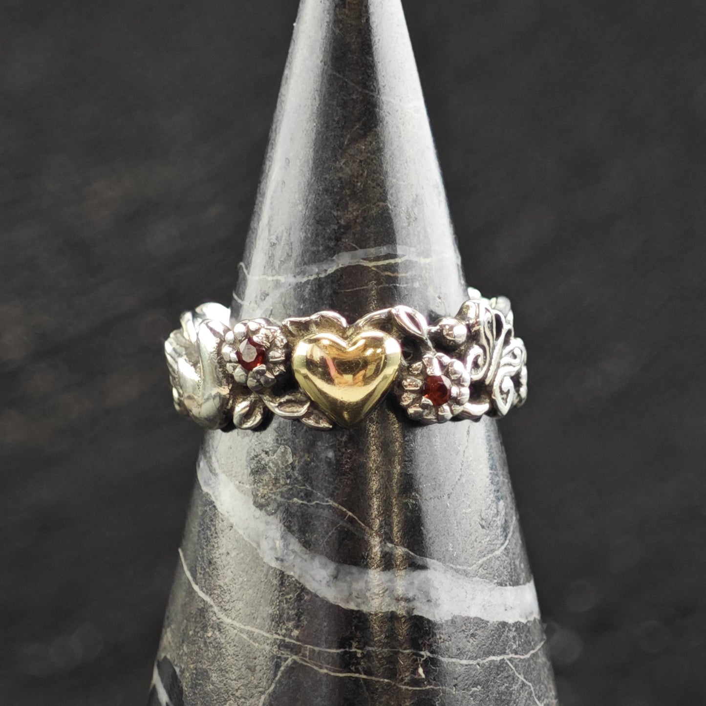 14K Gold Heart & Ruby Detailed Band Sterling Silver Ring Sz 7 R6592