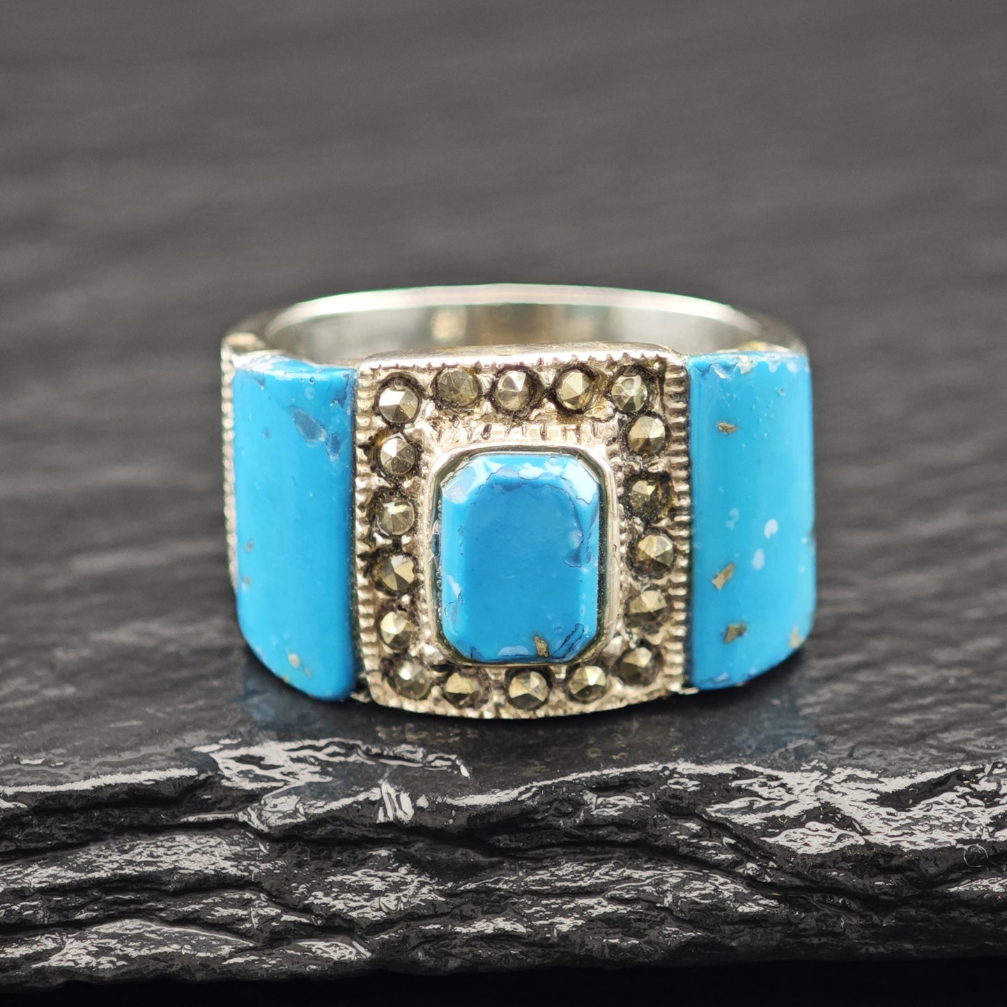 Silver Statement Ring Blue Stone Decorative Details Size 6 1/4 R6119