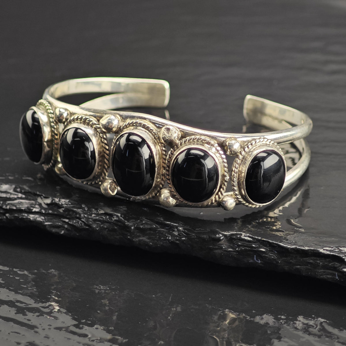 Running Bear Onyx Sterling Silver Cuff Sz 6 1/4" BR3134