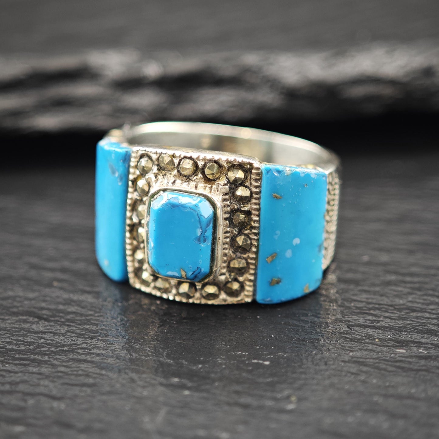 Silver Statement Ring Blue Stone Decorative Details Size 6 1/4 R6119