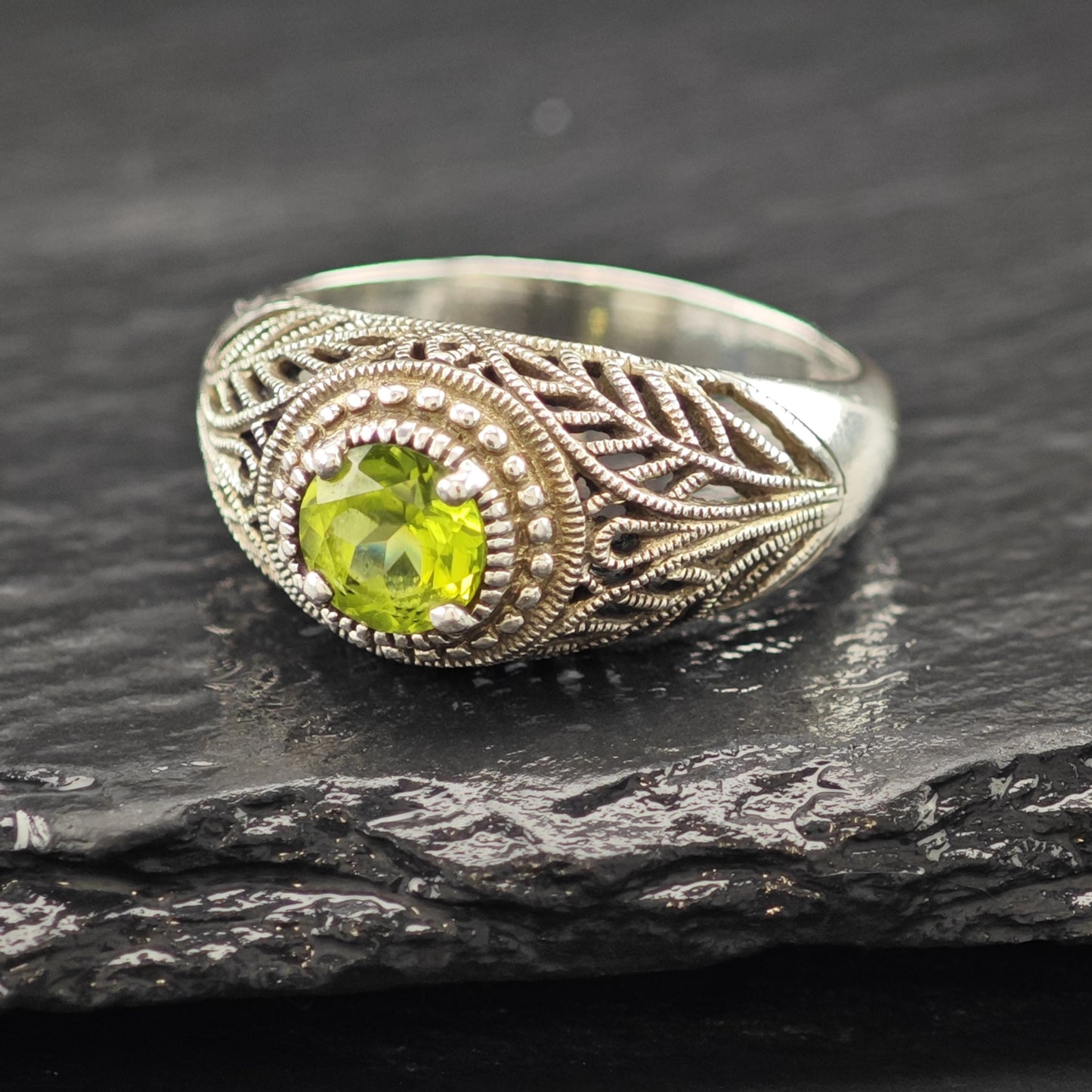 Sterling Silver Ring Green Peridot Gemstone Size 9 R6054