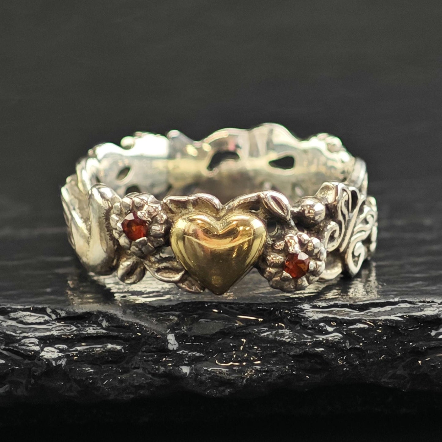 14K Gold Heart & Ruby Detailed Band Sterling Silver Ring Sz 7 R6592