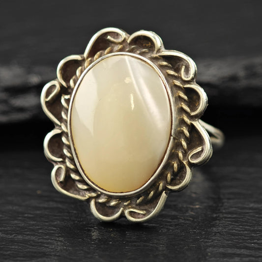 Sterling Silver Ring Oval Mother of Pearl Size 6 R6114