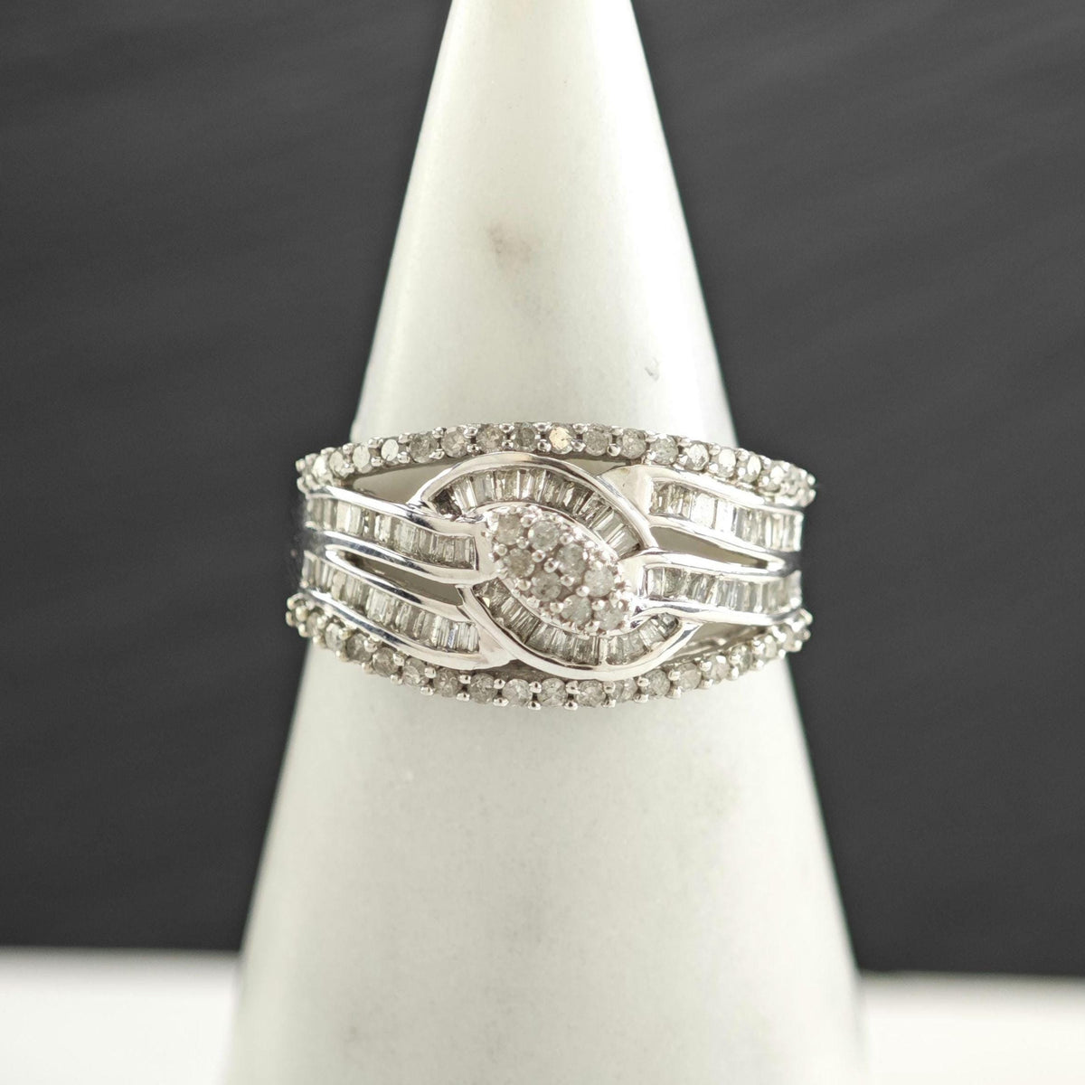 1/2 cttw Diamond 10K White Gold Ring Sz 7 3/4 R6777