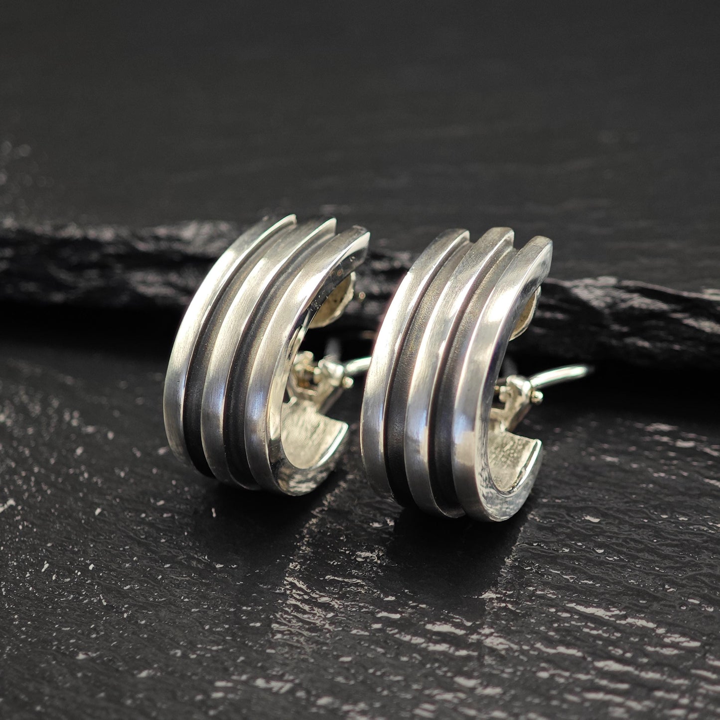 Tiffany Atlas 1995, Incise Omega Back Earrings Sterling Silver